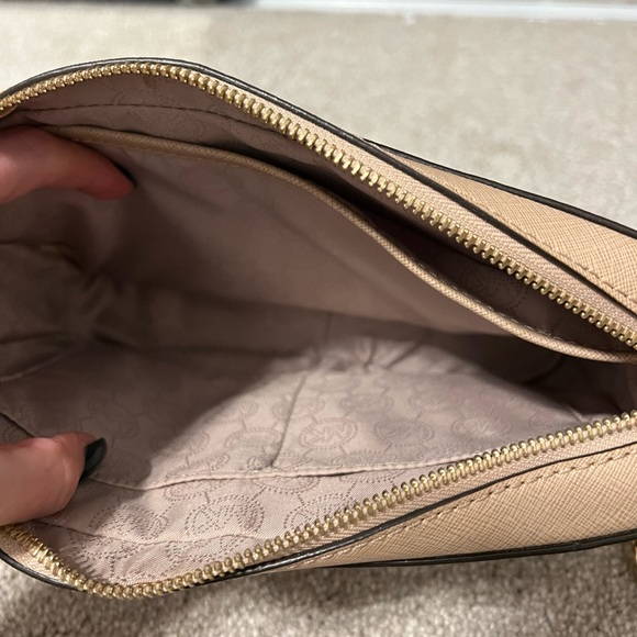 MK JET SET LG EW CROSSBODY IN SOFT PINK 💕 - Picture 5 of 7